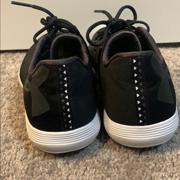 ❌ SOLD ❌ Womens Underarmour LIGHTWEIGHT runner - Picture 4 of 5